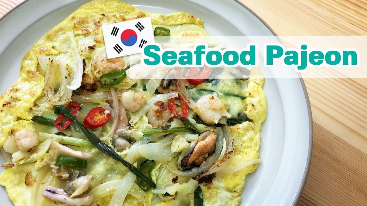 Seafood Pajeon, bánh hành xanh Hàn Quốc với hải sản, hành lá, và trứng chiên hoàn hảo.